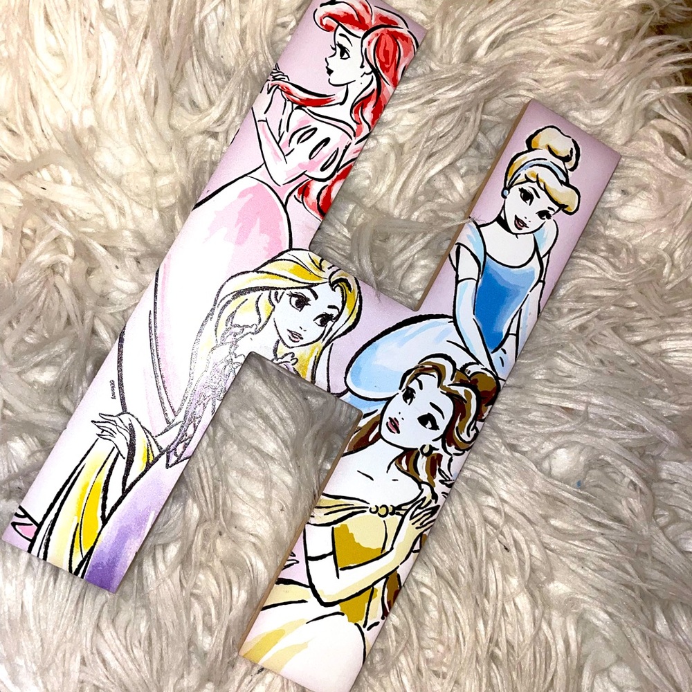 ✨Princess Printed “H” Wall Decor✨
